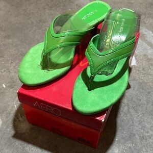 AEROSOLES Bright Green Thong Sandals